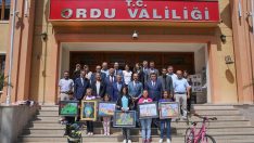 Vali Yavuz, Dereceye Giren Öğrencilere Ödüllerini Verdi
